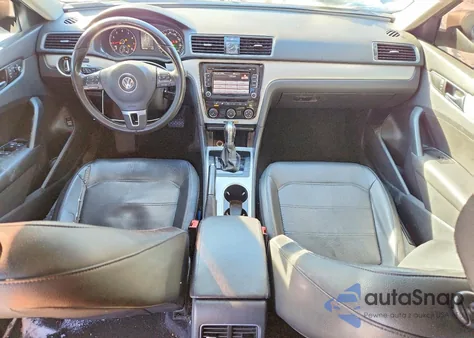 2013 Volkswagen Passat Se z USA, uszkodzony, nr VIN 1VWBP7A38DC089968